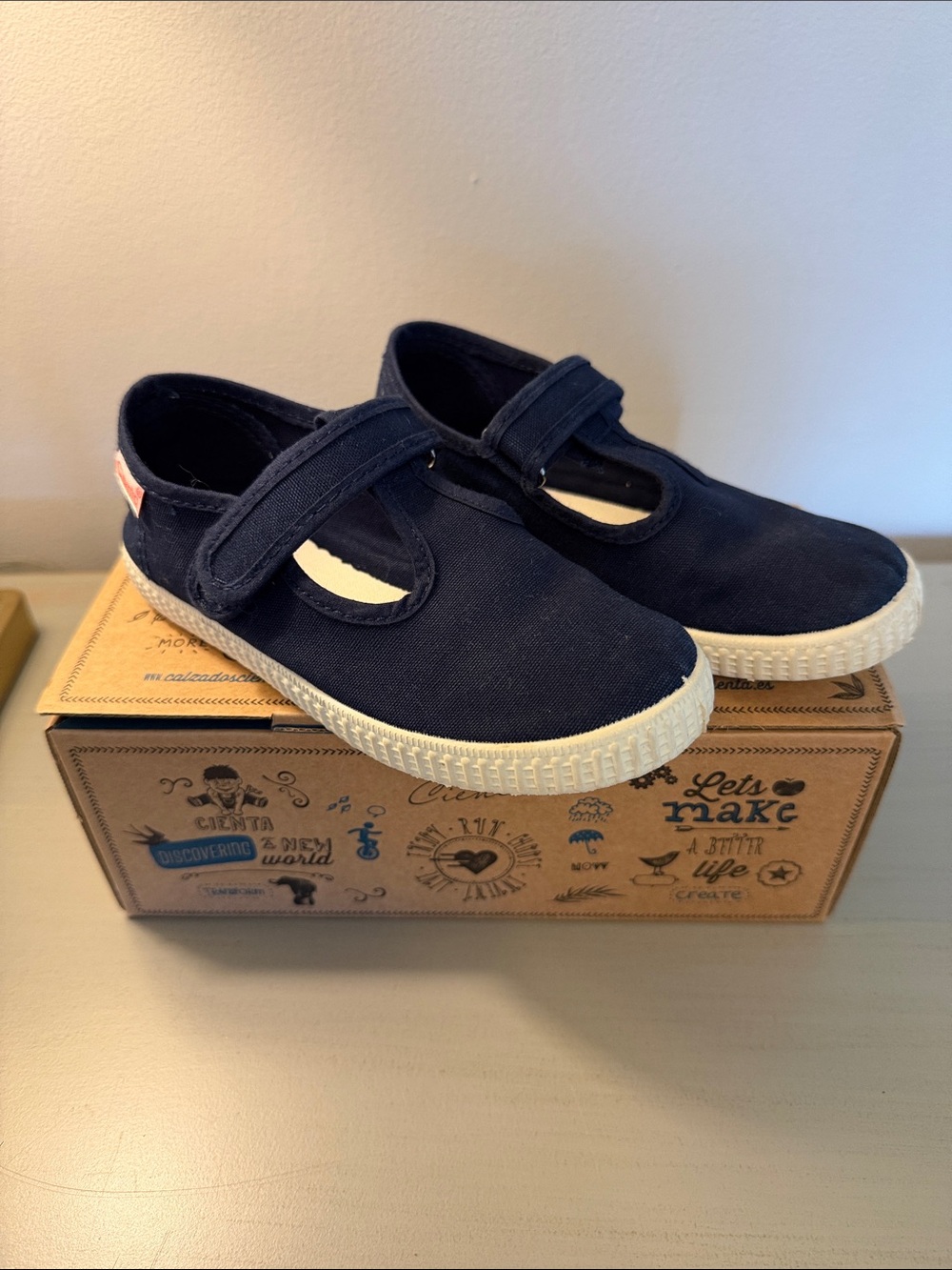 Cienta Navy Canvas Mary Jane Shoes with Cream Sole
